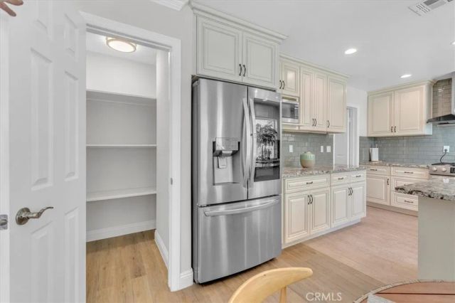 537 Savona, Oak Park, CA 91377