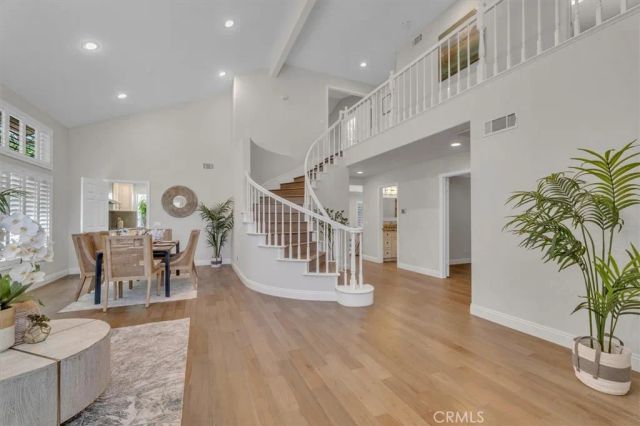 537 Savona, Oak Park, CA 91377
