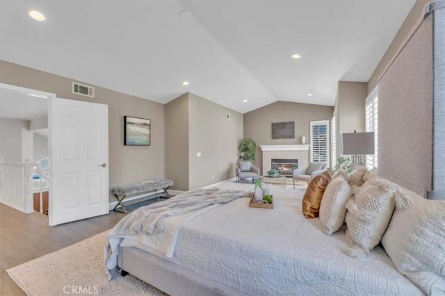 537 Savona, Oak Park, CA 91377
