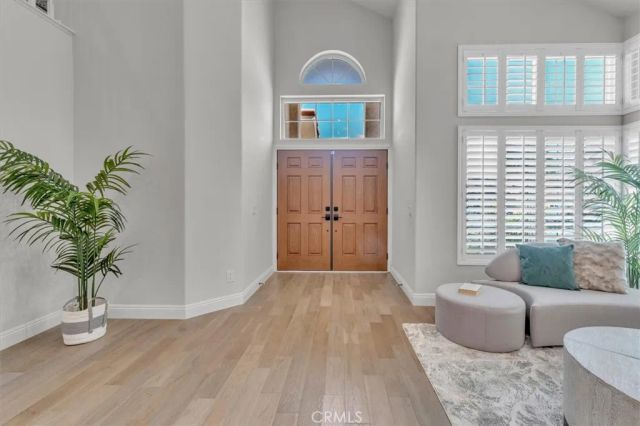 537 Savona, Oak Park, CA 91377
