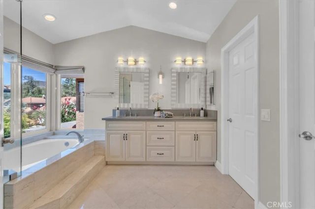 537 Savona, Oak Park, CA 91377