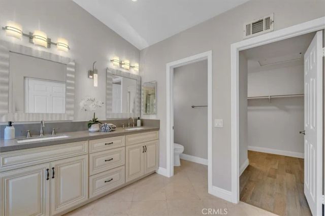 537 Savona, Oak Park, CA 91377