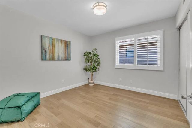 537 Savona, Oak Park, CA 91377