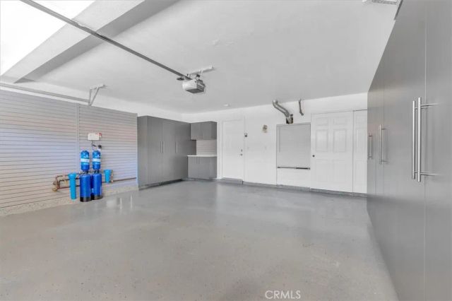 537 Savona, Oak Park, CA 91377