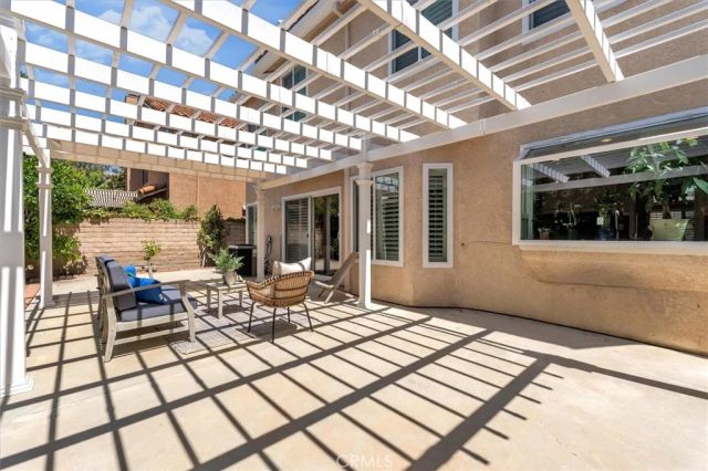 537 Savona, Oak Park, CA 91377