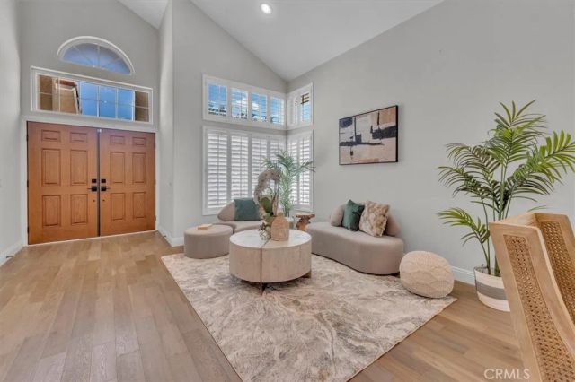537 Savona, Oak Park, CA 91377