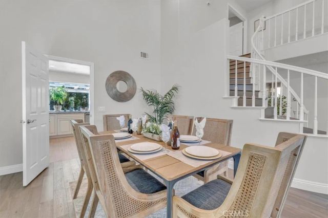 537 Savona, Oak Park, CA 91377