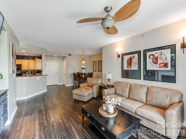 718 W Trade Street 414, Charlotte, NC 28202
