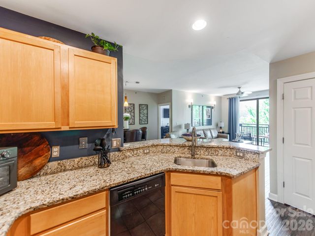 718 W Trade Street 414, Charlotte, NC 28202