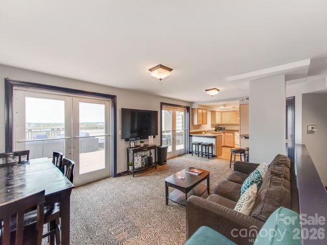 718 W Trade Street 414, Charlotte, NC 28202