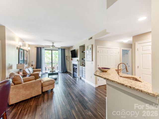718 W Trade Street 414, Charlotte, NC 28202