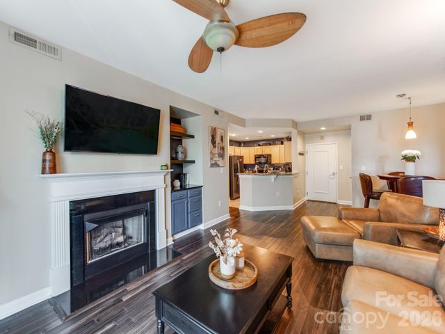 718 W Trade Street 414, Charlotte, NC 28202