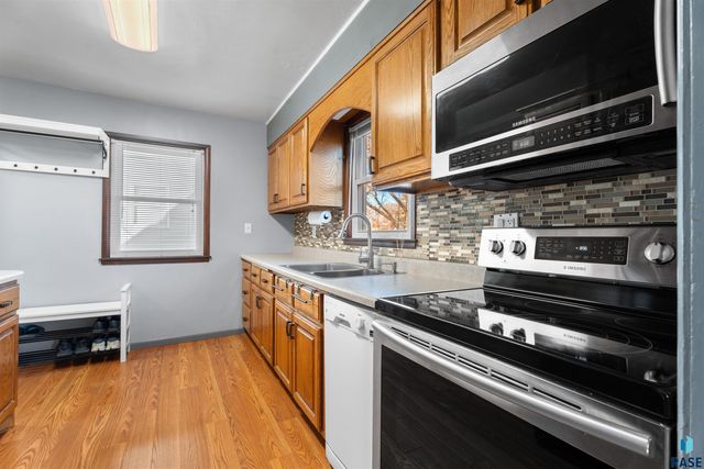 1613 E 25th St Street, Sioux Falls, SD 57105