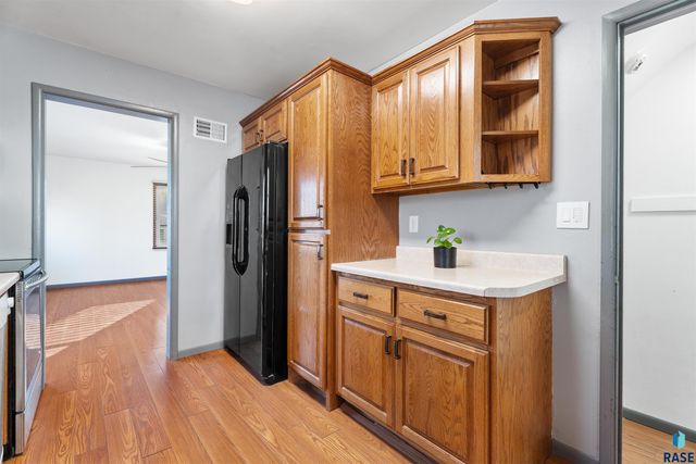 1613 E 25th St Street, Sioux Falls, SD 57105