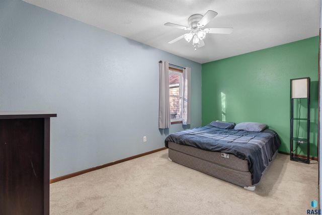 1613 E 25th St Street, Sioux Falls, SD 57105