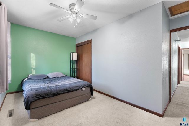 1613 E 25th St Street, Sioux Falls, SD 57105