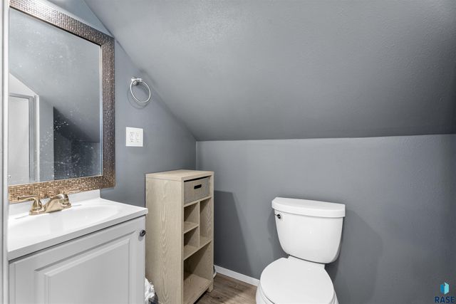 1613 E 25th St Street, Sioux Falls, SD 57105