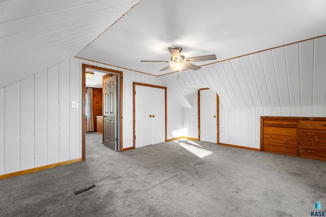 1613 E 25th St Street, Sioux Falls, SD 57105