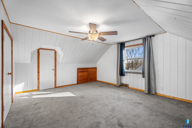 1613 E 25th St Street, Sioux Falls, SD 57105