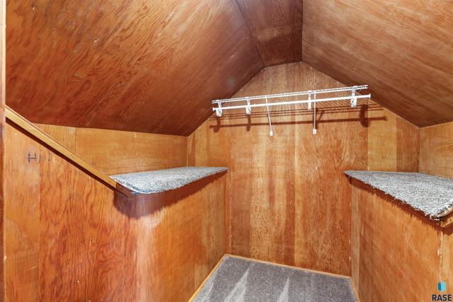 1613 E 25th St Street, Sioux Falls, SD 57105