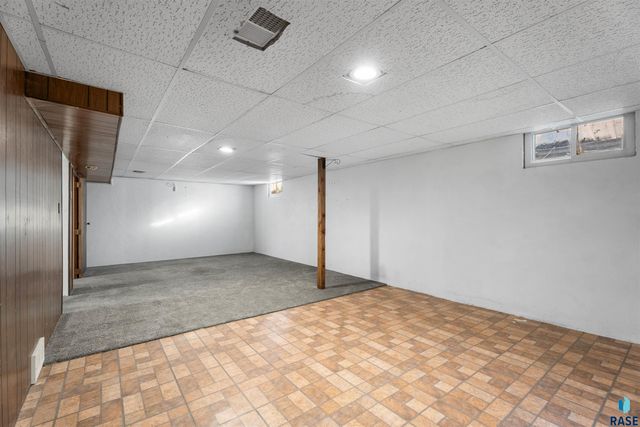 1613 E 25th St Street, Sioux Falls, SD 57105