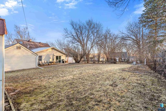 1613 E 25th St Street, Sioux Falls, SD 57105