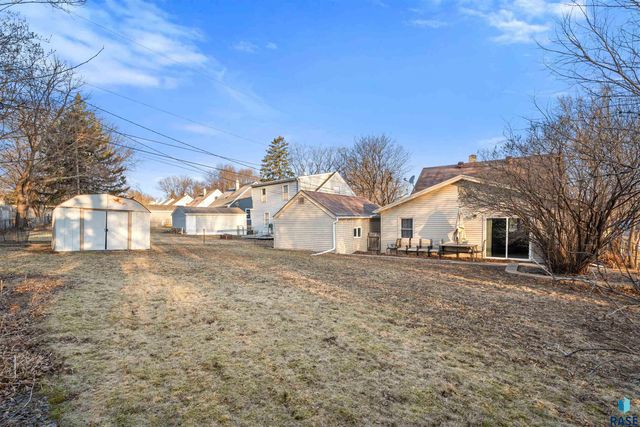 1613 E 25th St Street, Sioux Falls, SD 57105