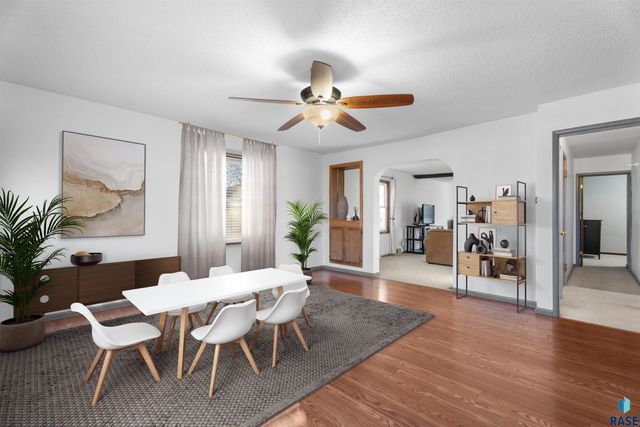 1613 E 25th St Street, Sioux Falls, SD 57105