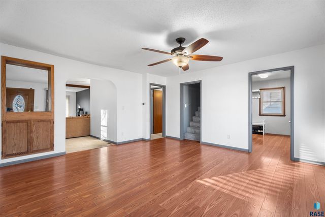 1613 E 25th St Street, Sioux Falls, SD 57105