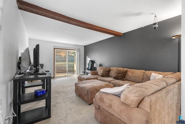 1613 E 25th St Street, Sioux Falls, SD 57105