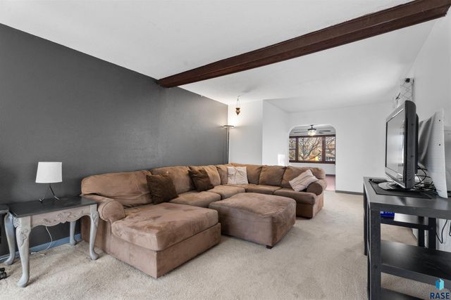 1613 E 25th St Street, Sioux Falls, SD 57105