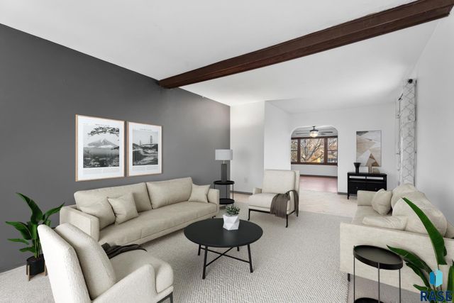 1613 E 25th St Street, Sioux Falls, SD 57105