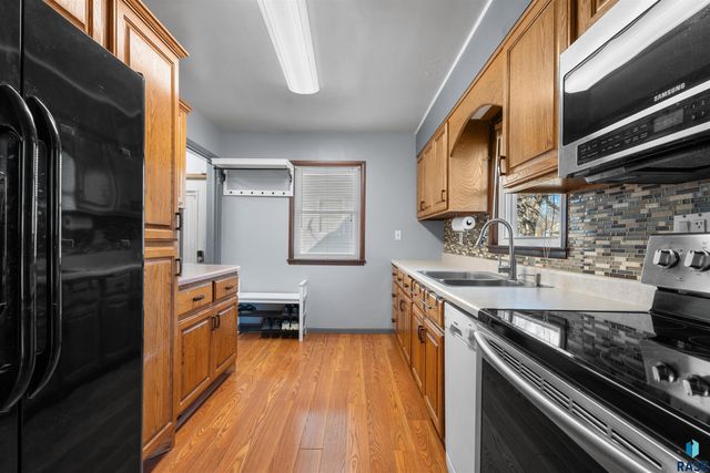 1613 E 25th St Street, Sioux Falls, SD 57105