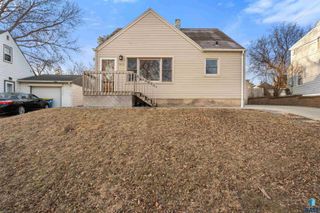 1613 E 25th St Street, Sioux Falls, SD 57105
