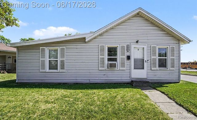 651 S Elm Street, Lapeer, MI 48446