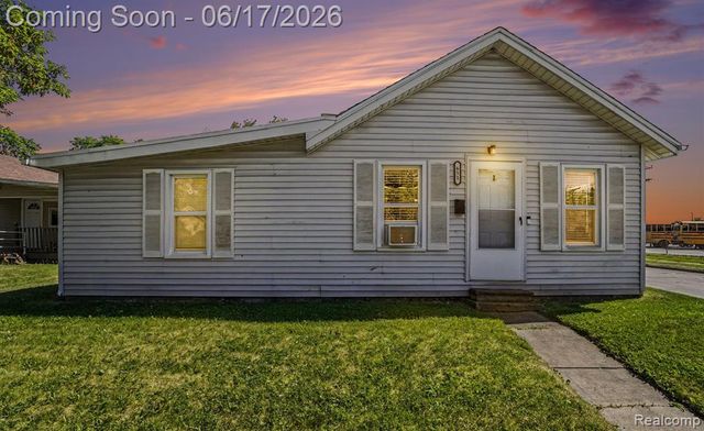 651 S Elm Street, Lapeer, MI 48446