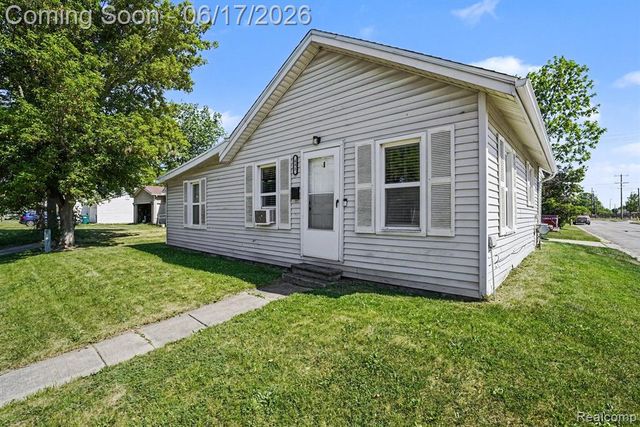 651 S Elm Street, Lapeer, MI 48446