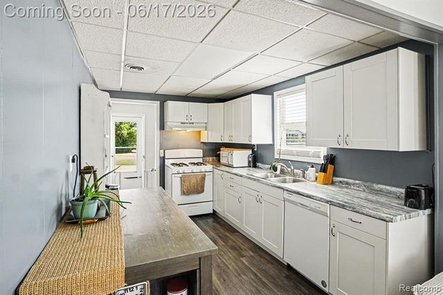 651 S Elm Street, Lapeer, MI 48446