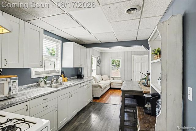651 S Elm Street, Lapeer, MI 48446