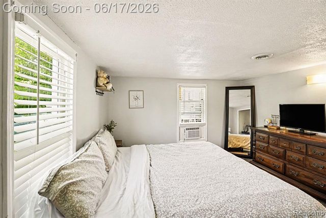 651 S Elm Street, Lapeer, MI 48446
