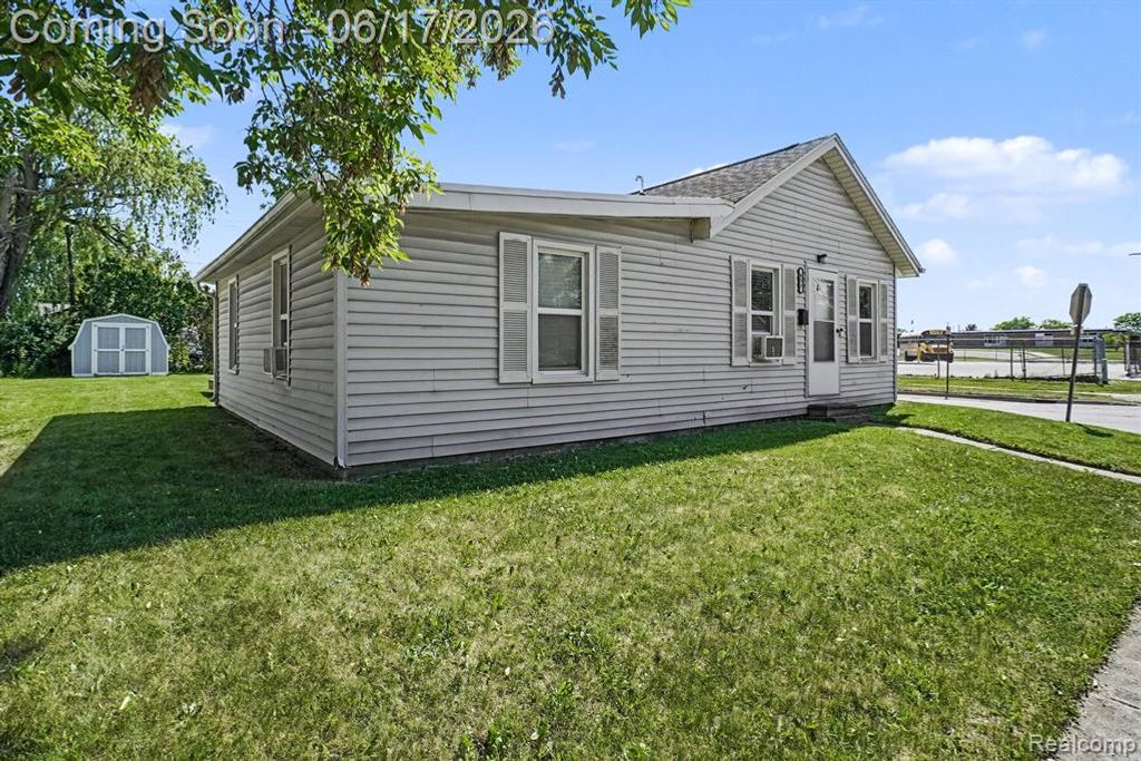 651 S Elm Street, Lapeer, MI 48446