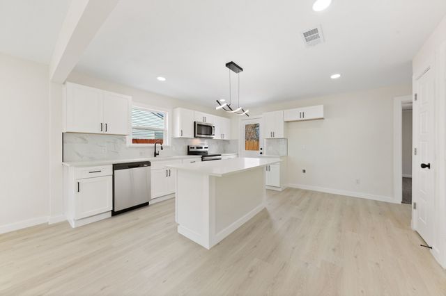 534 NE 23rd Street, Grand Prairie, TX 75050