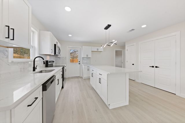 534 NE 23rd Street, Grand Prairie, TX 75050