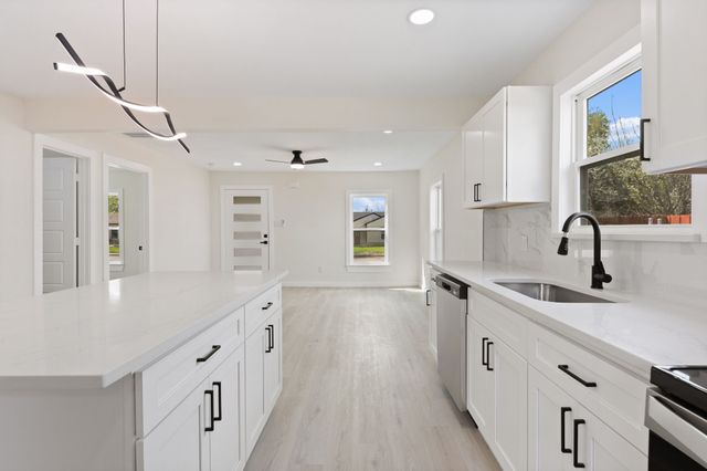 534 NE 23rd Street, Grand Prairie, TX 75050