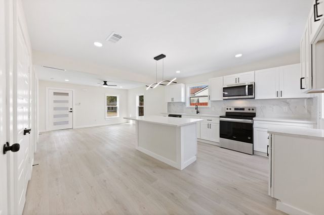 534 NE 23rd Street, Grand Prairie, TX 75050