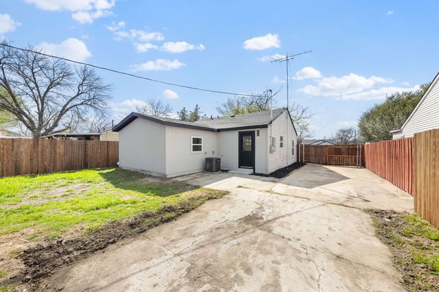 534 NE 23rd Street, Grand Prairie, TX 75050