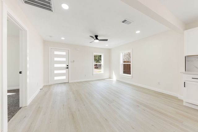 534 NE 23rd Street, Grand Prairie, TX 75050