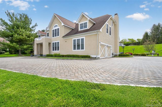 62 Pembroke Drive, Glen Cove, NY 11542
