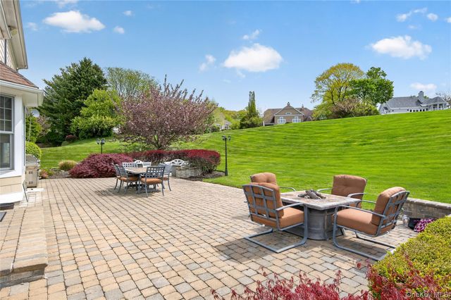 62 Pembroke Drive, Glen Cove, NY 11542