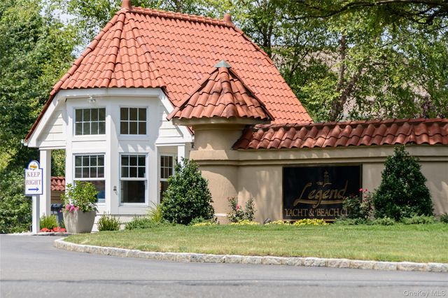 62 Pembroke Drive, Glen Cove, NY 11542